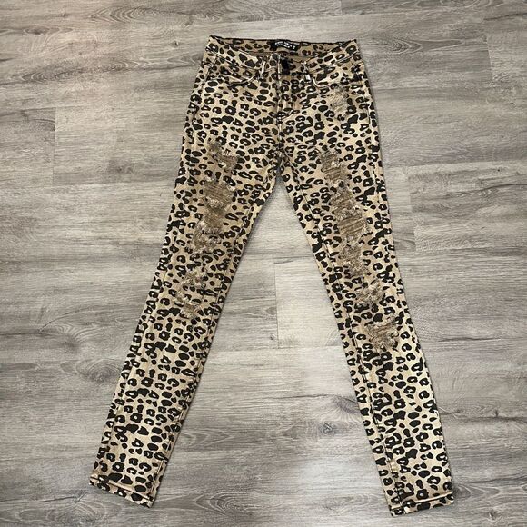 ALMOST FAMOUS MID RISE ROLL UP DISTRESSED FRONT ANIMAL PRINT BEIGE SIZE 3 - Picture 2 of 8